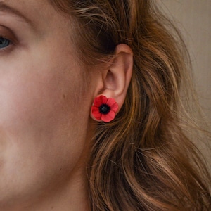 Stud poppy earrings, polymer clay flower earrings, floral polymer clay earring, red flower earring, poppy jewelry, poppy flower stud earring