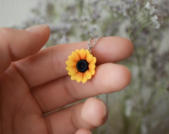 Polymer clay sunflower necklace, yellow flower necklace, polymer clay flower pendant, clay necklace, ceramic necklace, floral jewelry women
