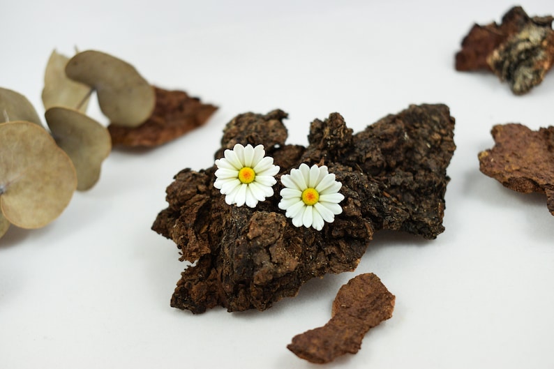 Stud daisy earrings, polymer clay daisy earrings, stud flower earrings, stud polymer clay flower earring, polymer clay jewelry, white flower image 7