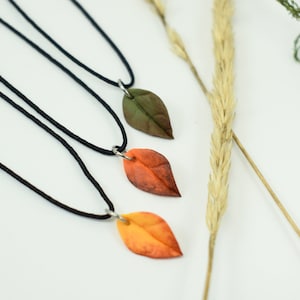 Collar de hojas de otoño, collar de hojas de otoño, collar de arcilla polimérica, gargantilla de hojas, colgante de hojas de otoño, collar de plantas, joyería de hojas de arcilla polimérica