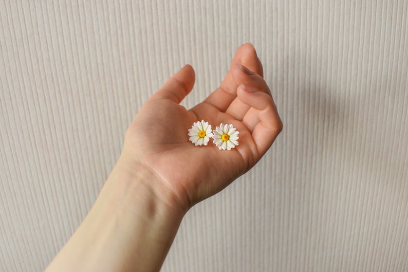 Stud daisy earrings, polymer clay daisy earrings, stud flower earrings, stud polymer clay flower earring, polymer clay jewelry, white flower image 9