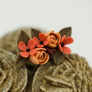 Broche bouquet de fleurs, broche en argile polymère, broche fleur en argile polymère, broche rose en argile polymère, bijoux fleurs en argile polymère, botanique