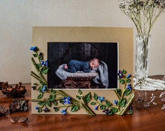 Floral photo frame, natural wood picture frame, white wedding gift, one-of-a-kind photo frame, cold porcelain flower, forget me not flower