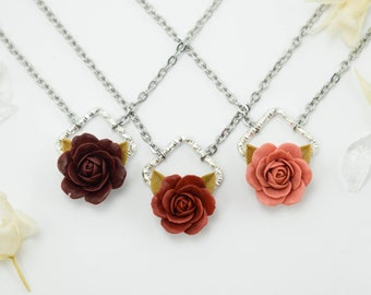 Collar de rosa roja, collar de flores de arcilla polimérica, collar de cerámica floral, joyería floral, flor de arcilla polimérica, collar de rosa de arcilla polimérica