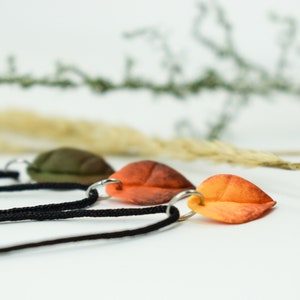 Collar de hojas de otoño, collar de hojas de otoño, collar de arcilla polimérica, gargantilla de hojas, colgante de hojas de otoño, collar de plantas, joyería de hojas de arcilla polimérica imagen 8