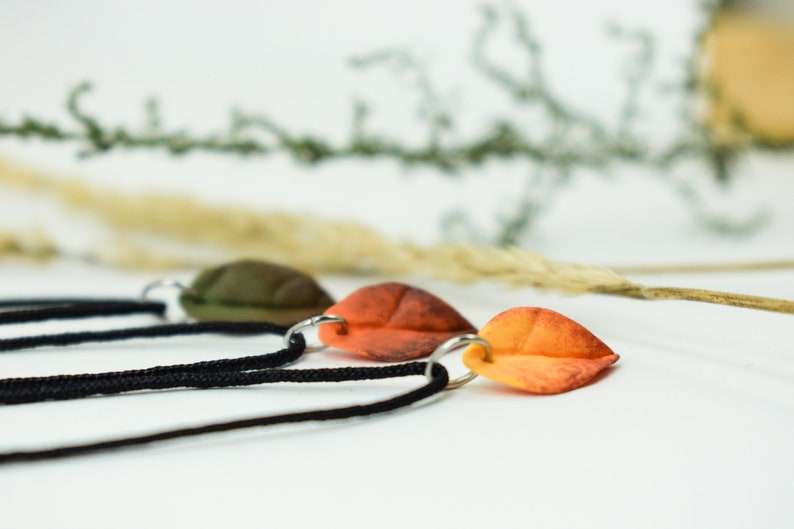 Collar de hojas de otoño, collar de hojas de otoño, collar de arcilla polimérica, gargantilla de hojas, colgante de hojas de otoño, collar de plantas, joyería de hojas de arcilla polimérica imagen 8