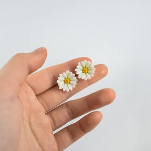 Stud daisy earrings, polymer clay daisy earrings, stud flower earrings, stud polymer clay flower earring, polymer clay jewelry, white flower image 10