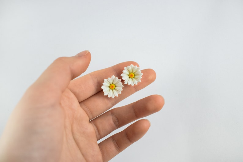 Stud daisy earrings, polymer clay daisy earrings, stud flower earrings, stud polymer clay flower earring, polymer clay jewelry, white flower image 10