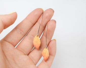 Dangle leaf earrings | leaf polymer clay earrings | green leaf earrings | fall leaf earrings | autumn leaf earring | minimalist leaf earring