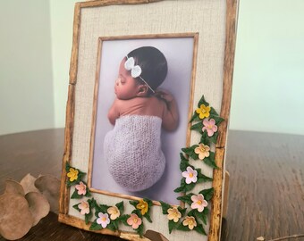 Floral picture frame, 3,5x5 photo frame, custom photo frame, one-of-a-kind photo stand, cold porcelain flower family photo baby photo holder