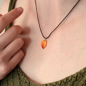 Collar de hojas de otoño, collar de hojas de otoño, collar de arcilla polimérica, gargantilla de hojas, colgante de hojas de otoño, collar de plantas, joyería de hojas de arcilla polimérica imagen 2