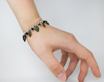 Leaf charm bracelet | green leaf bracelet | beaded charm bracelet | nature lover gift | plant lover gift | botanical bracelet | leaf charms