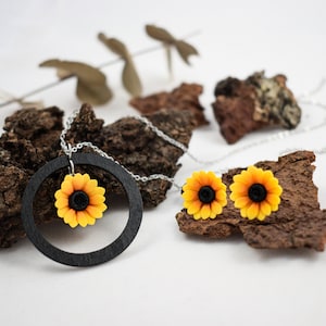 Sunflower jewelry set, polymer clay earrings, sunflower necklace, sunflower earrings, stud flower earrings, Valentine&#39;s Day gift set for mom