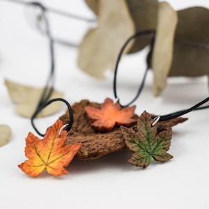 Ahornblatt Halskette, Herbst Blatt Anhänger, Herbst Ahornblatt Schmuck, Polymer Clay Halskette, Polymer Clay Blatt, Ahorn Baum Blatt, Herbst Geschenk Idee