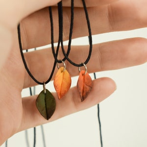 Collar de hojas de otoño, collar de hojas de otoño, collar de arcilla polimérica, gargantilla de hojas, colgante de hojas de otoño, collar de plantas, joyería de hojas de arcilla polimérica imagen 3
