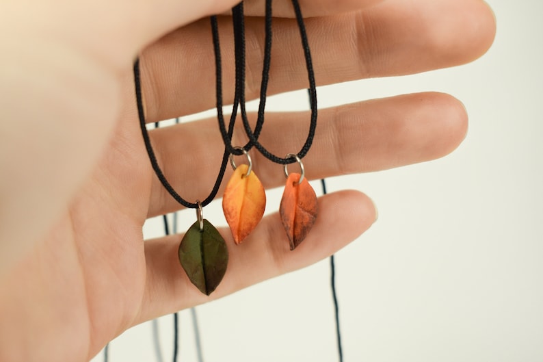 Collar de hojas de otoño, collar de hojas de otoño, collar de arcilla polimérica, gargantilla de hojas, colgante de hojas de otoño, collar de plantas, joyería de hojas de arcilla polimérica imagen 3