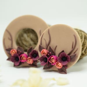 Broche bouquet de fleurs, broche en argile polymère, broche fleur en argile polymère, broche rose en argile polymère, bijoux fleurs en argile polymère, botanique