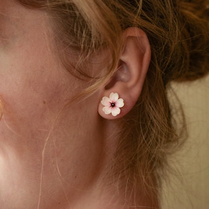 Cherry blossom earrings, stud sakura earrings, stud polymer clay flower earrings, white wedding jewelry, japanese earrings, korean earrings