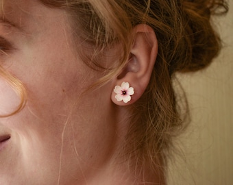Cherry blossom earrings, stud sakura earrings, stud polymer clay flower earrings, white wedding jewelry, japanese earrings, korean earrings