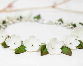 White floral bracelet | white wedding bracelet | floral wedding bracelet | floral polymer clay bracelet | white flower jewelry | green leaf