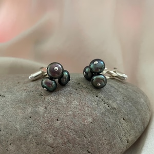 Abotoaduras de pérola negra, abotoaduras de três pérolas, acessórios para camisas masculinas, presentes de aniversário para ele, abotoaduras de ás de espadas, presente de homem para homem