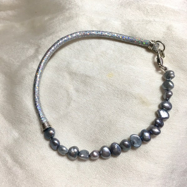 Grey pearl and leather bracelet, silver pearl bracelet