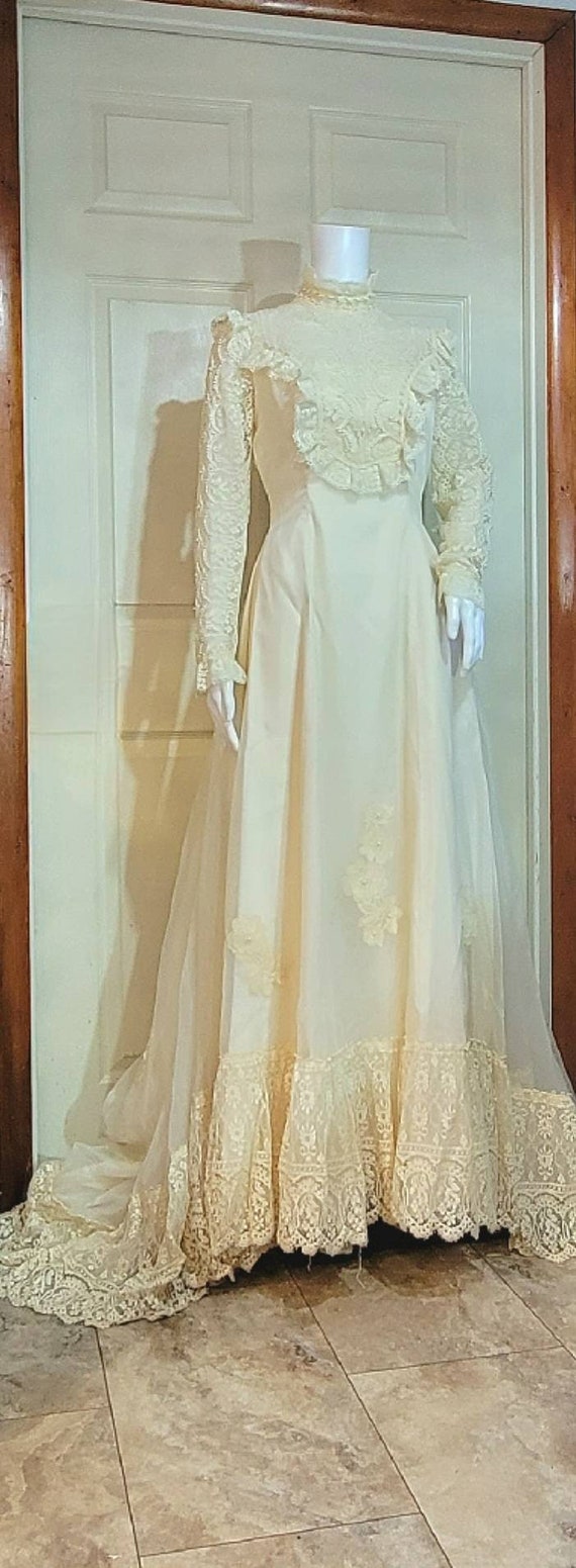 Vintage  Wedding Dress - image 4