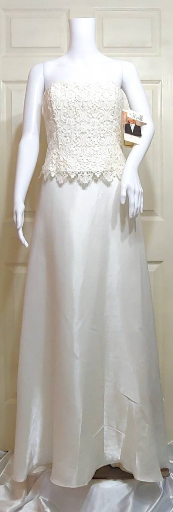 Vintage Wedding Dress - image 2