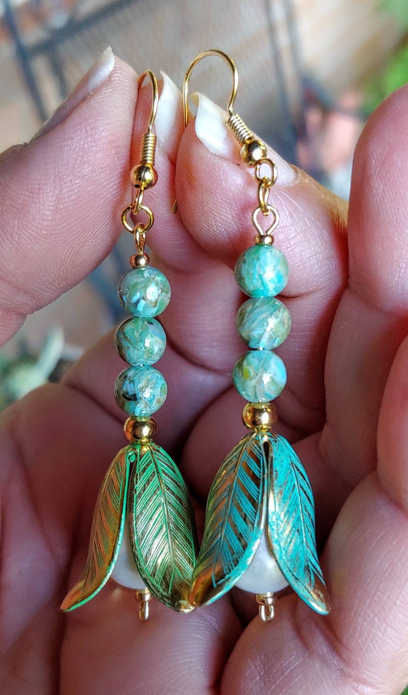 Retro Tulip Brass /& Pearl Earrings