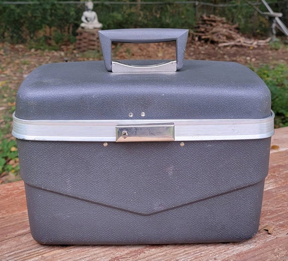 Vintage Train Case - image 2