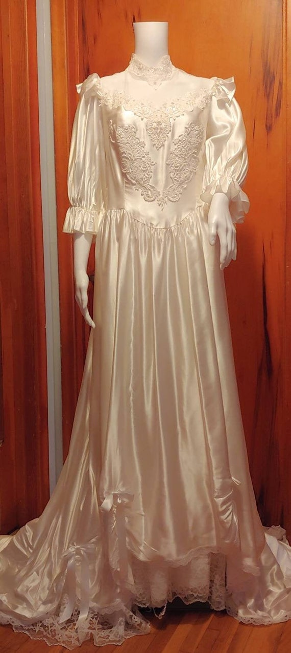 Vtg. Plus Size Wedding Dress