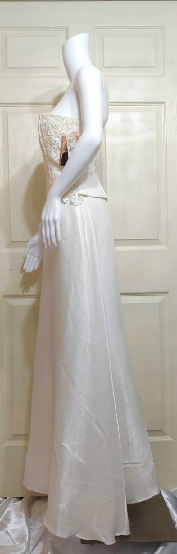 Vintage Wedding Dress - image 3