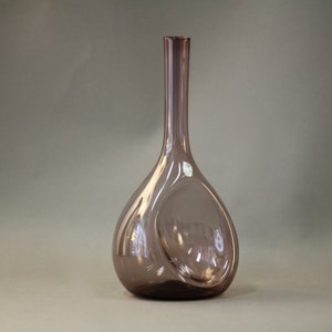 Vintage 1960s Lavender Colored Handblown Glass Vase by Arthur Percy for Elme Glasbruk Swedish Mid-Century