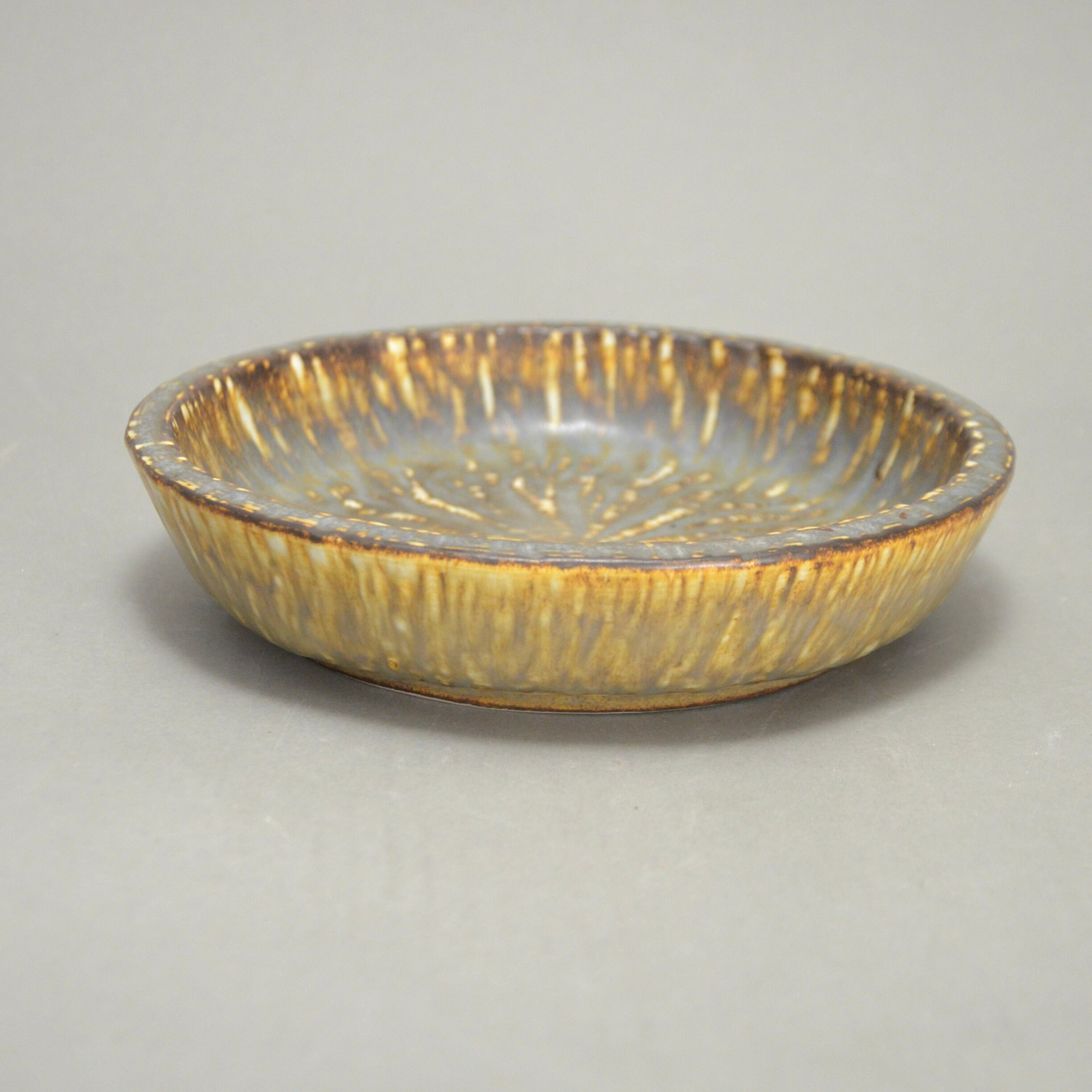 1950 年代のストーンウェア ボウル、Gunnar Nylund 作、ロール