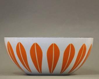 Vintage Cathrineholm of Norway Enamelware Bowl 20 cm or 7.9 Inches Dark Orange and White Lotus