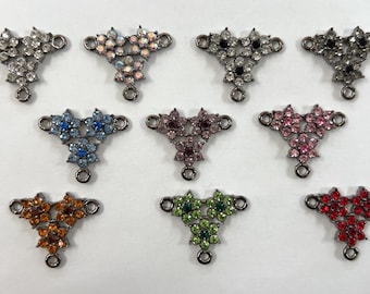 3 boucles en cristal de strass Swarovski avec connecteurs plaqués bronze à 3 fleurs. Connecteurs de chapelet.