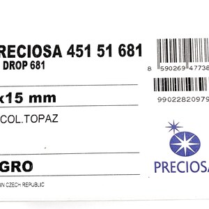 K&ouml;nnte beinhalten: Ein Verpackungsetikett f&uuml;r PRECIOSA 451 51 681 MC DROP 681, 9x15 mm LT.COL.TOPAZ, 1 GRO, MADE IN CZECH REPUBLIC. Das Etikett enth&auml;lt einen Barcode und das PRECIOSA-Logo.