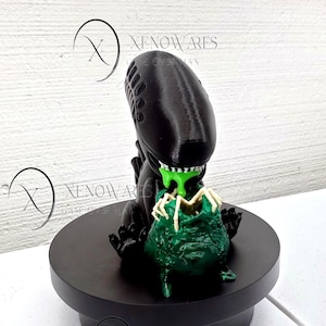 バレンタイン イースター ベビー ゼノモーフ ハート キーチェーン | 彼と彼女への3Dプリント エイリアンギフト | ホラー ゲーマーギフト | バレンタインデーのかわいいギフトアイデア