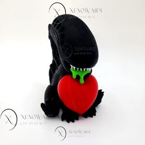 Baby Xenomorph Valentine - Chibi Alien Heart Keychain - Alien Xenomoprh Easter - Facehugger Egg Gift - Birthday Gift Idea - Holiday Present