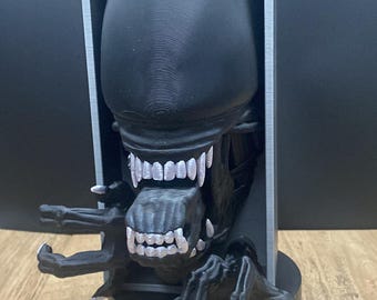 Aliens Book Nook - Xenomorph Bookshelf Insert - Gift for Him - Gift for Dad - Gift for Gamer - Birthday Gift for Him - Christmas Present