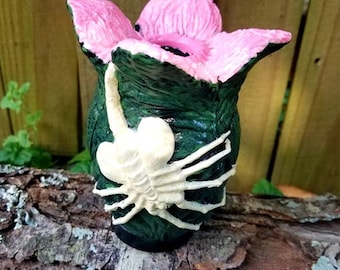 Portalápices con forma de huevo Facehugger - Regalo de cocina xenomorfo - Decoración de escritorio de oficina - Accesorio de escritorio - Regalo para gamers - Regalo para él - Regalo para papá