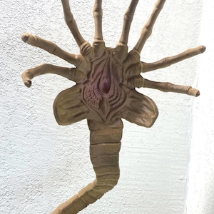 Lifesize Facehugger Figure - Xenomorph Alien Face Hugger Display - Aliens Horror Display - Giger Horror Art - Home Office Decor  Stream Meme