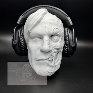 Character Headphone Stand - Harvey Bust - Comic Headset Holder - PC Gaming Decor - Christmas Present Idea - Birthday Gift - Halloween Horror