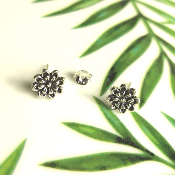 Flower oxidized 925/1000 silver stud earrings