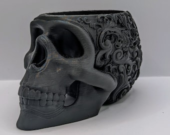 Deluxe skull planter