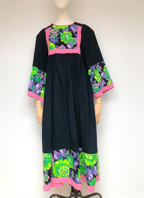 Vintage 1970s Black floral dress kaftan prairie
