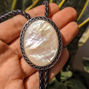 Mother of Pearl Bola Bolo Tie - Wedding Necklace for Men Women Groomsmen Bridegroom - Western Cowboy Necktie