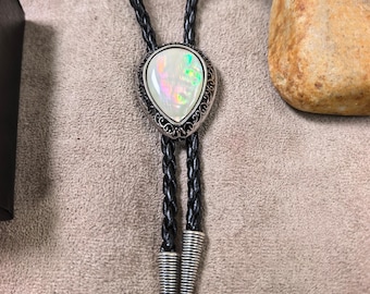 Mother of Pearl Bolo Tie – Water Drop Zinc Alloy Pendant, Faux Leather Cord