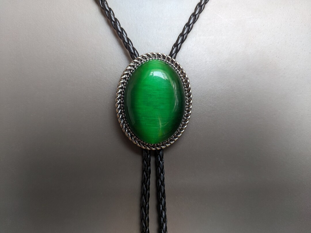 Green Cat-eye Jade Stone Bolo Tie: Western Cowboy Necklace 