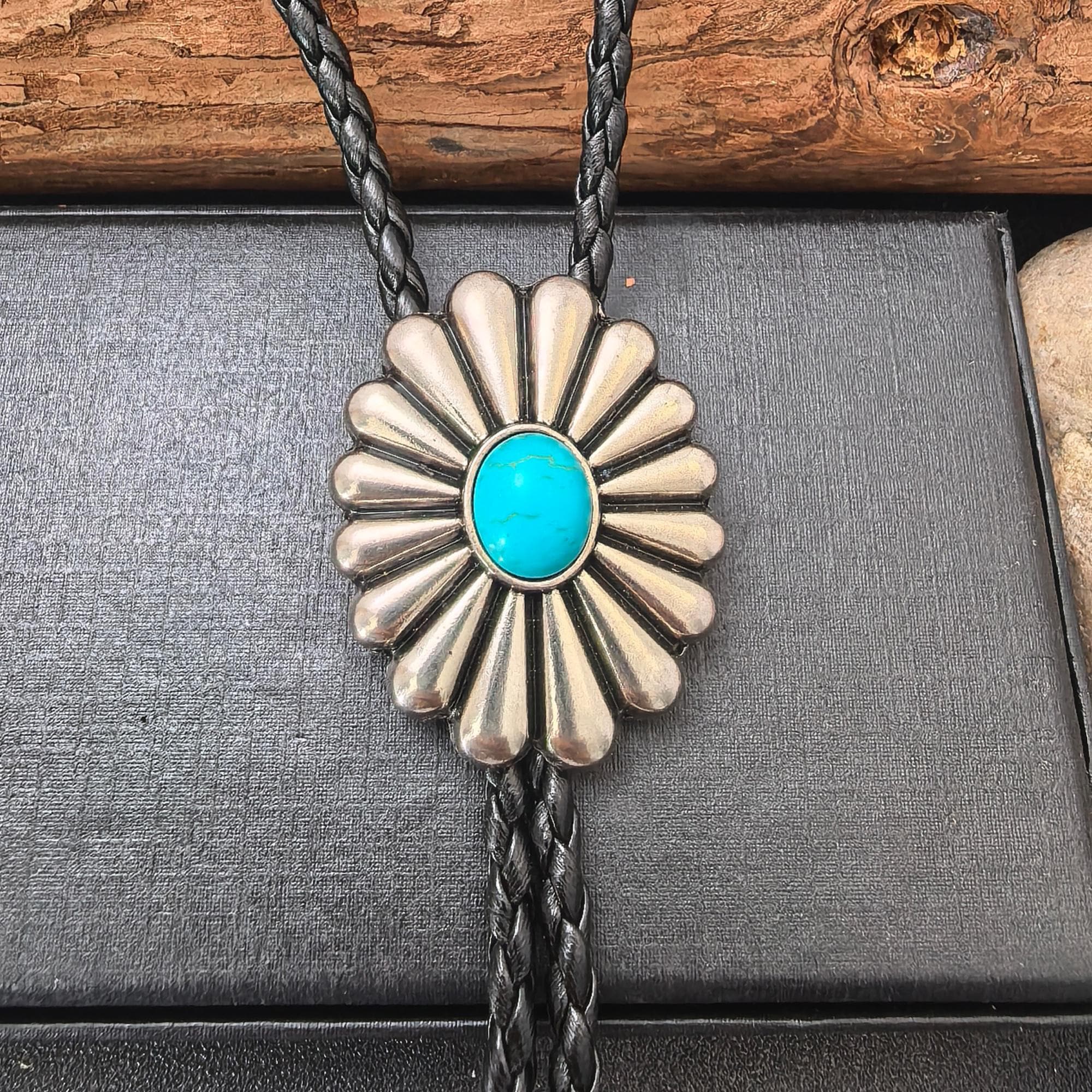 Bolo de cravate turquoise : style sud-ouest américain, pointes en argent gravées - France